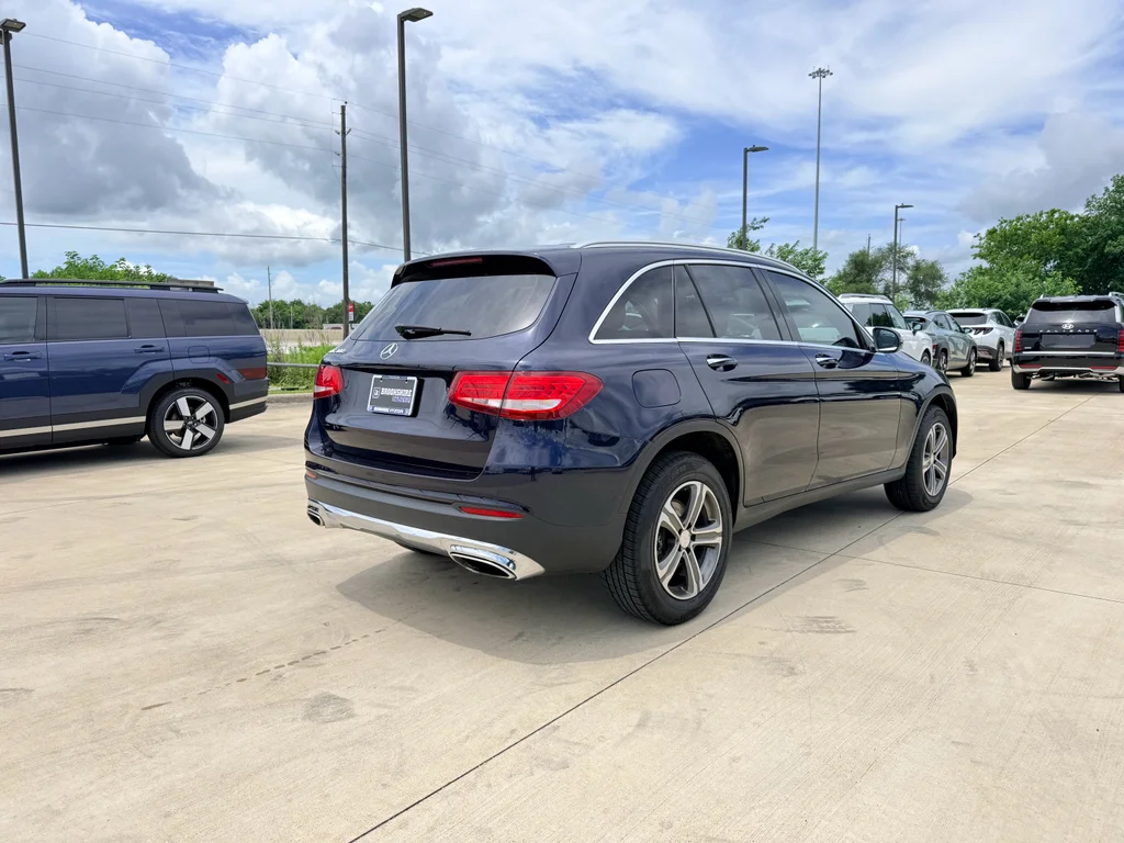 Used 2016 Lunar Blue Metallic Mercedes-Benz 300 image 6
