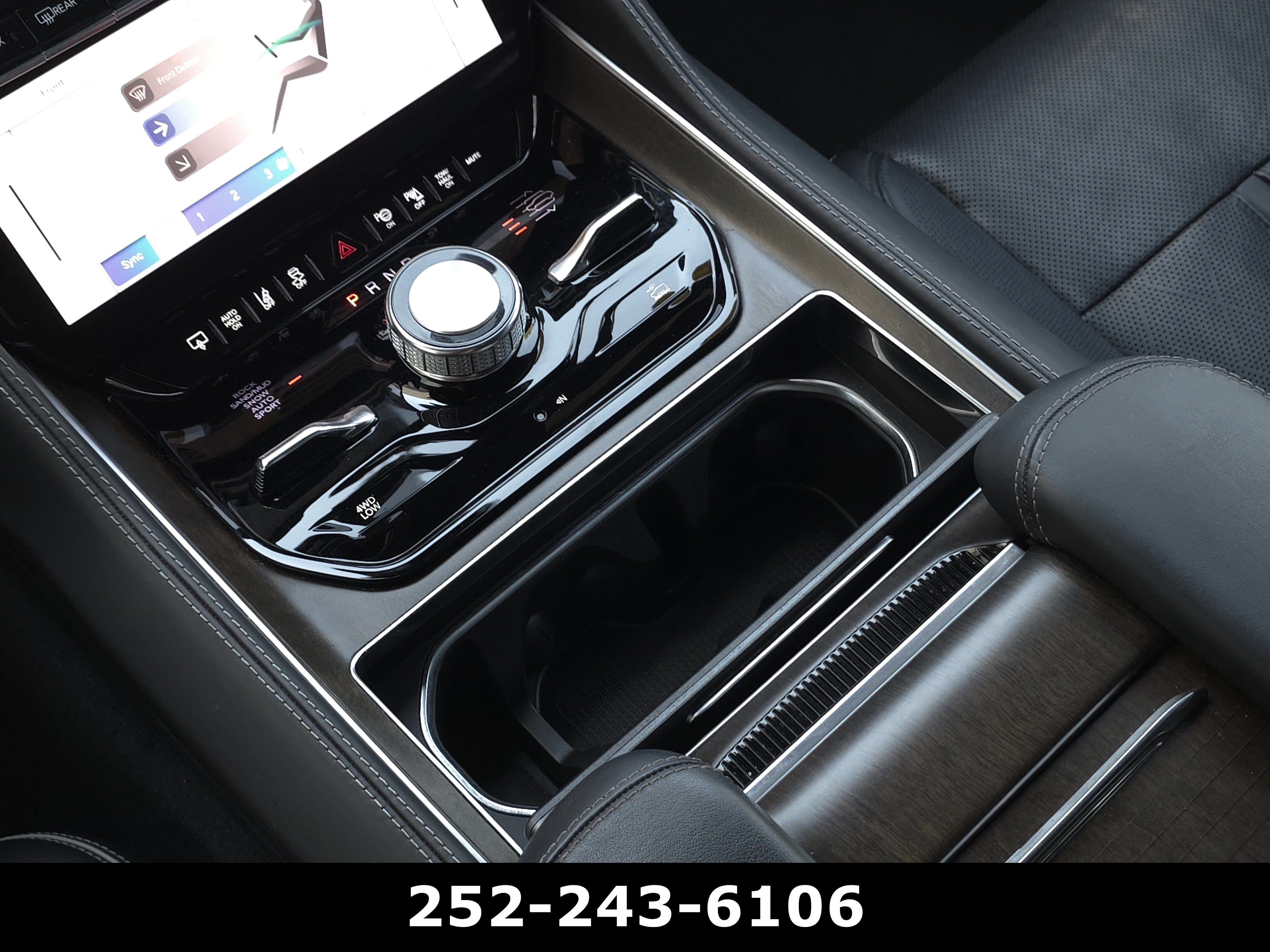 Used 2022 Diamond Black Crystal Pearlcoat Jeep Series II image 10