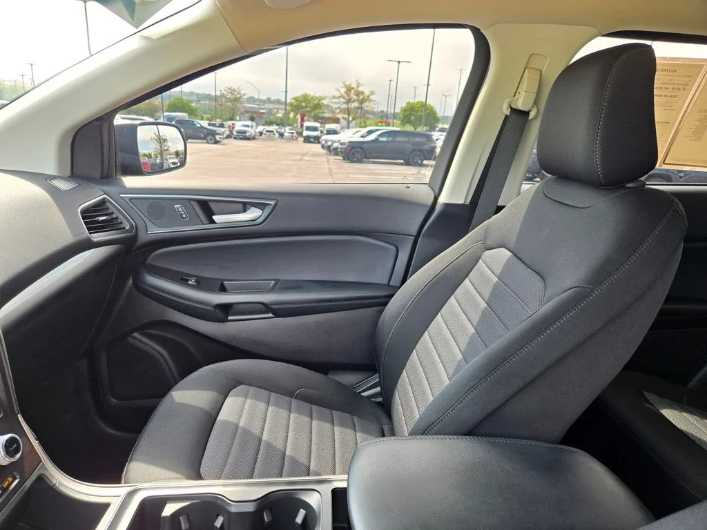 Used 2021 Blue Ford SE image 23