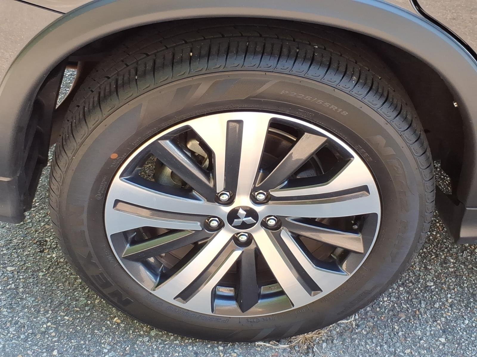 Used 2025  MITSUBISHI  image 10