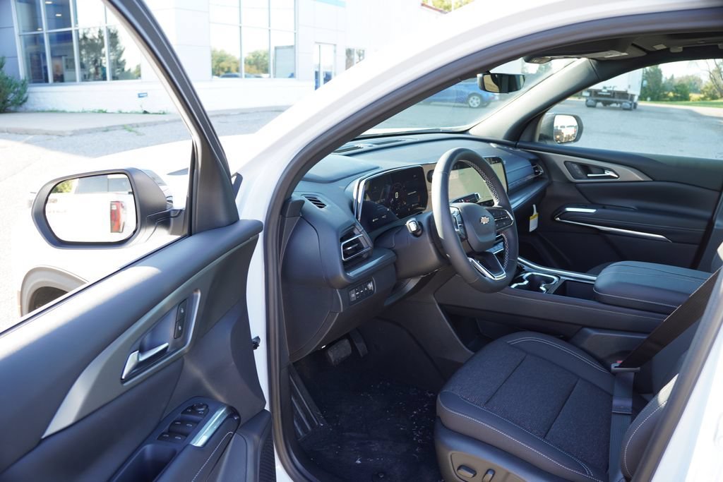 New 2027 Polar White Tricoat Chevrolet LT image 10