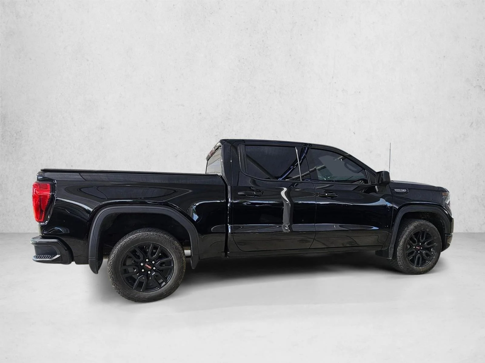 Used 2024 Onyx Black GMC Elevation image 4