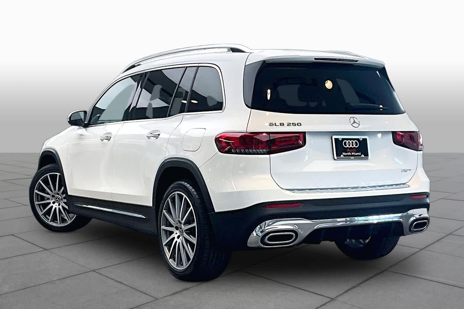 Used 2021 Polar White Mercedes-Benz GLB 250 image 11