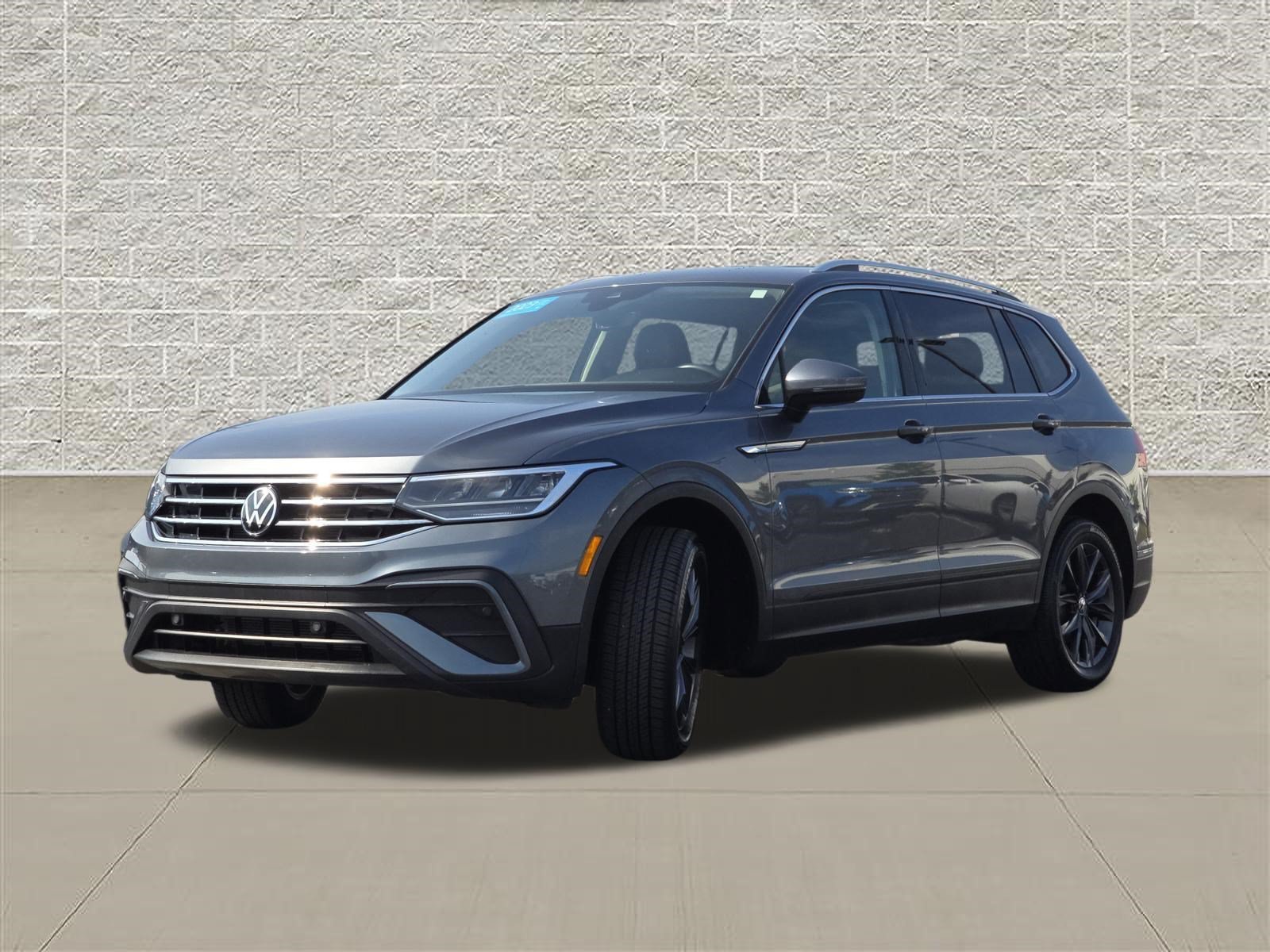 Certified Used 2023 Platinum Gray Metallic Volkswagen SE image 3