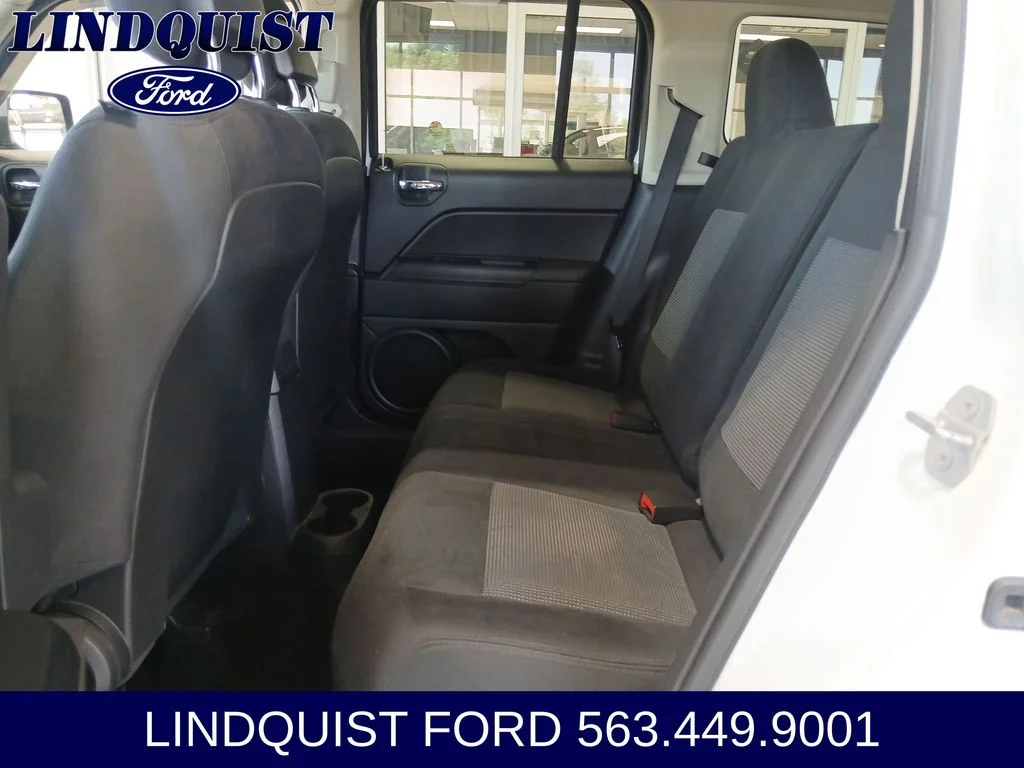 Used 2015 Bright White Clearcoat Jeep Sport image 20
