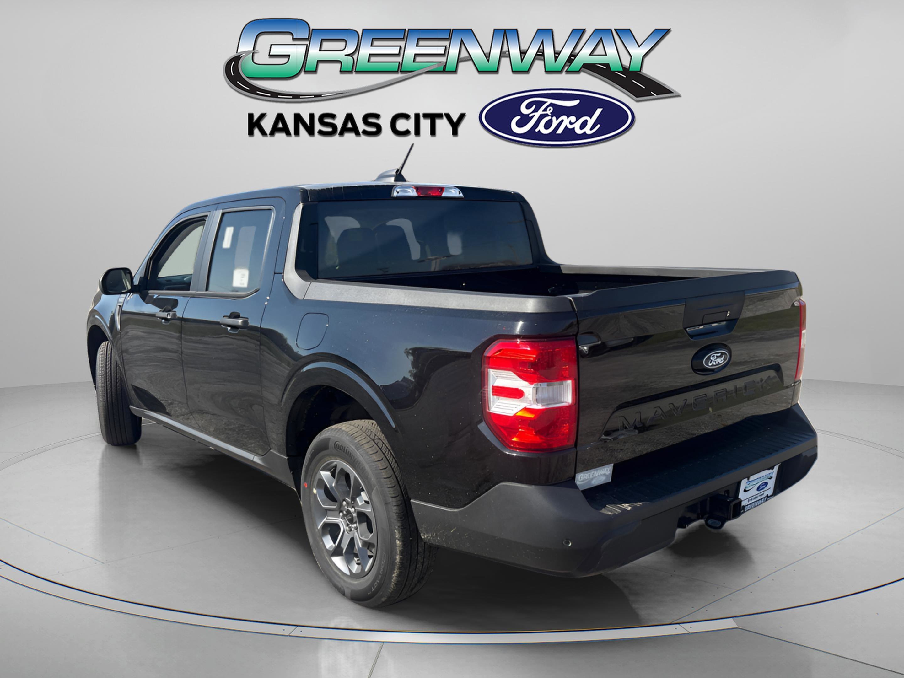 New 2026 Shadow Black Ford XLT image 5