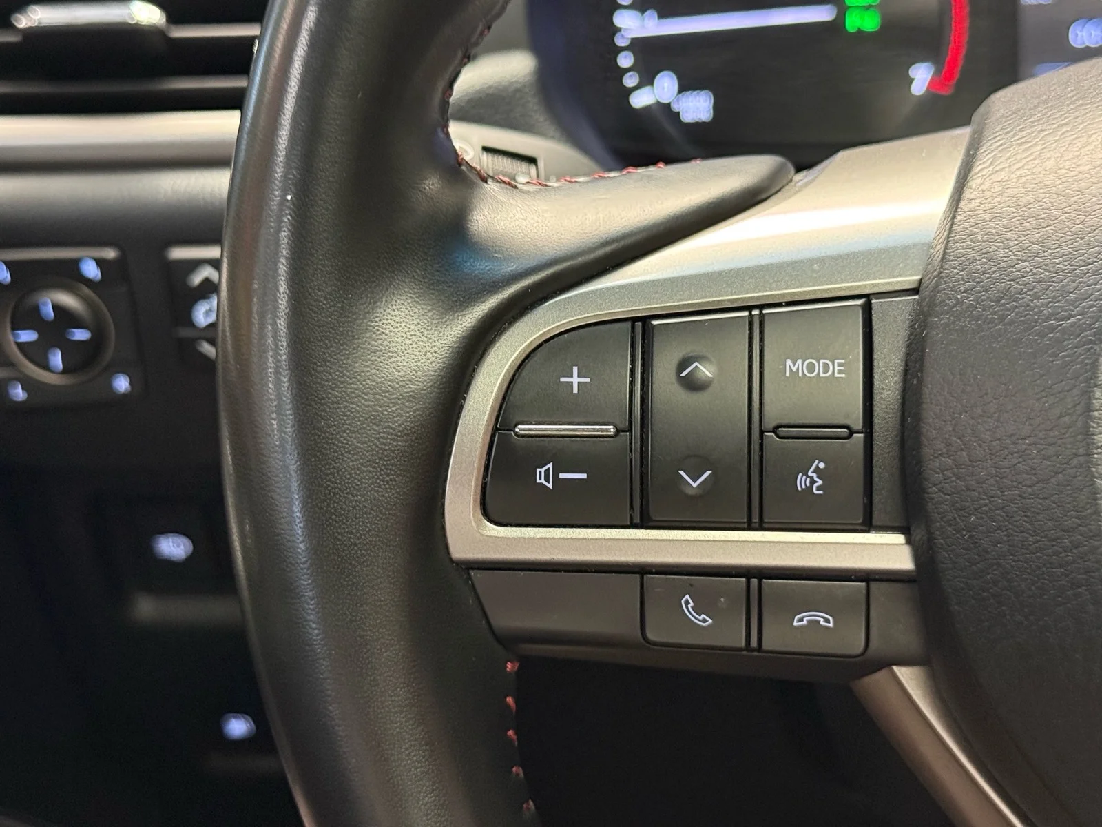 Used 2022 Starfire Pearl (077) Lexus PREMIUM image 11