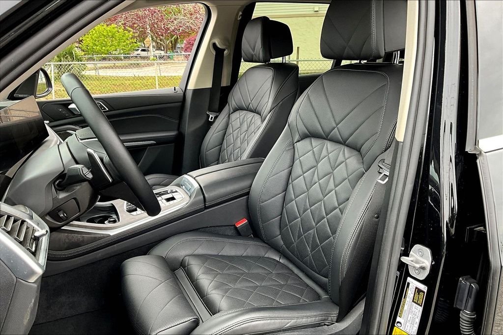 Used 2023 Black BMW xDrive40i image 18