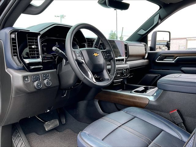 Used 2025 Black Chevrolet High Country image 8