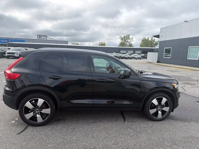 Used 2020 Black Volvo Momentum image 4