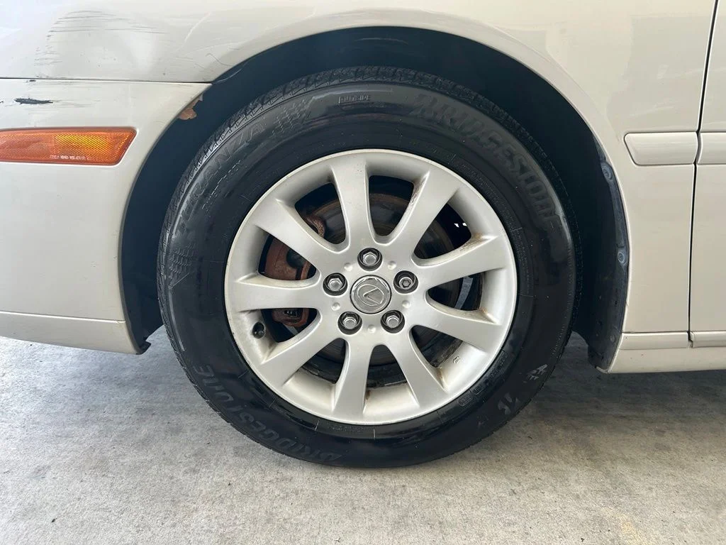 Used 2002  Lexus 300 image 15