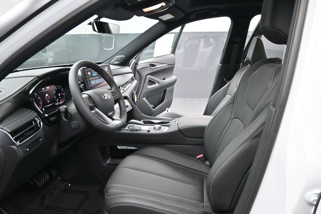 New 2027 2T RAD WHT INFINITI Sport AWD image 9