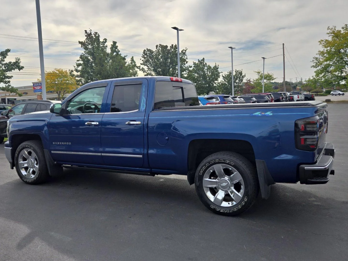 Used 2015 Deep Ocean Blue Metallic Chevrolet LTZ image 4