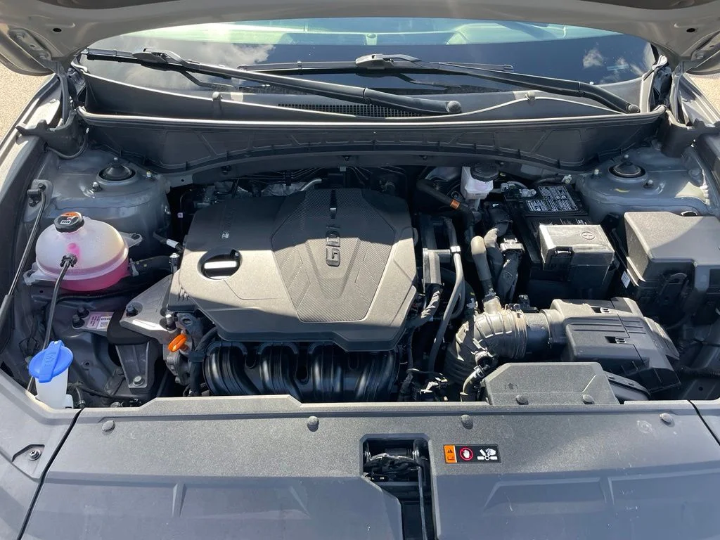 Used 2025 Hampton Gray Hyundai SEL image 32