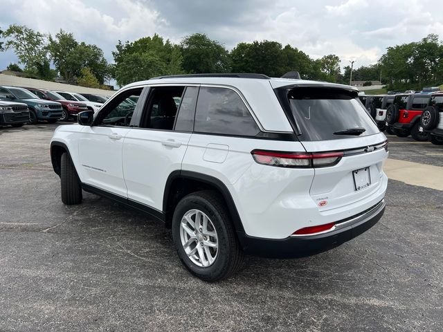 New 2026 Bright White Clear-Coat Exterior Paint Jeep Laredo X image 10