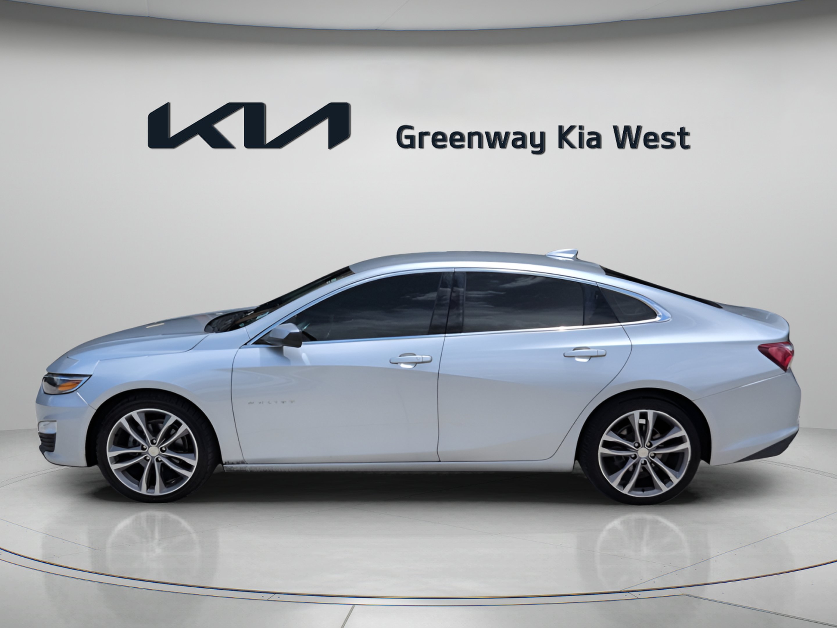 Used 2021 Silver Ice Metallic Chevrolet LT image 5
