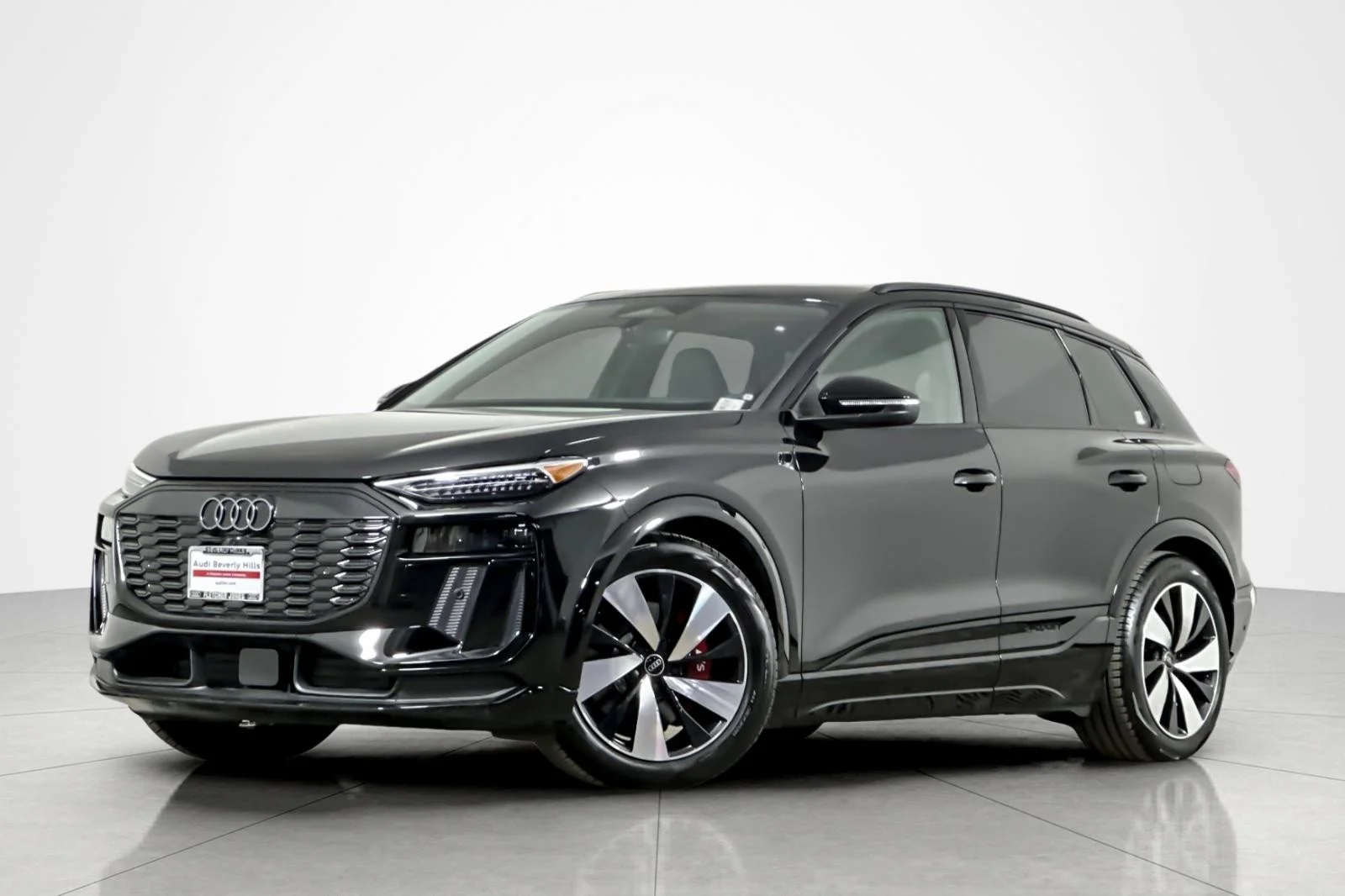 2025 Audi SQ6 e-tron Premium quattro's photo