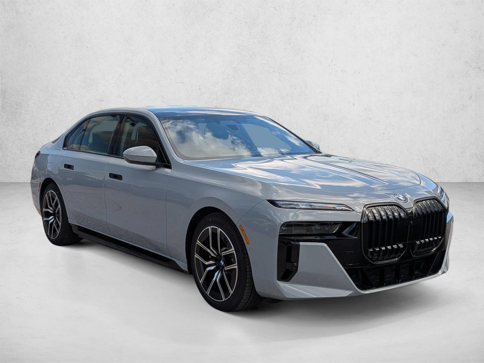 Used 2026 Brooklyn Grey Metallic BMW xDrive60 image 7
