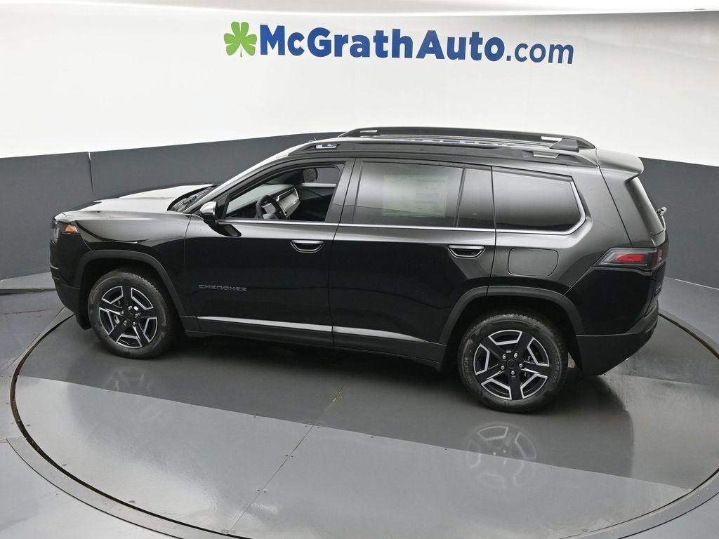 New 2026 Diamond Black Crystal Pearl-Coat Exterior Paint Jeep Laredo image 20