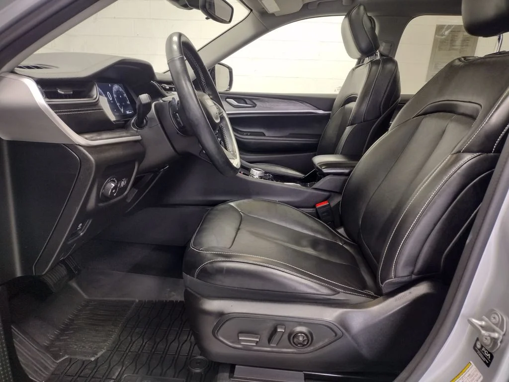 Used 2021 Silver Jeep Limited image 27