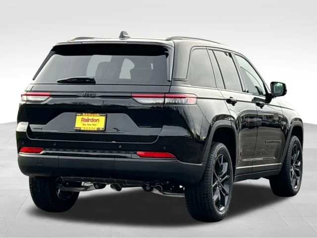 New 2025 Diamond Black Crystal Pearl-Coat Exterior Paint Jeep Limited image 8