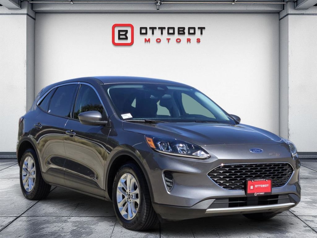 Used 2021 Ford Escape SE with VIN 1FMCU0G63MUA50090 for sale in Irving, TX