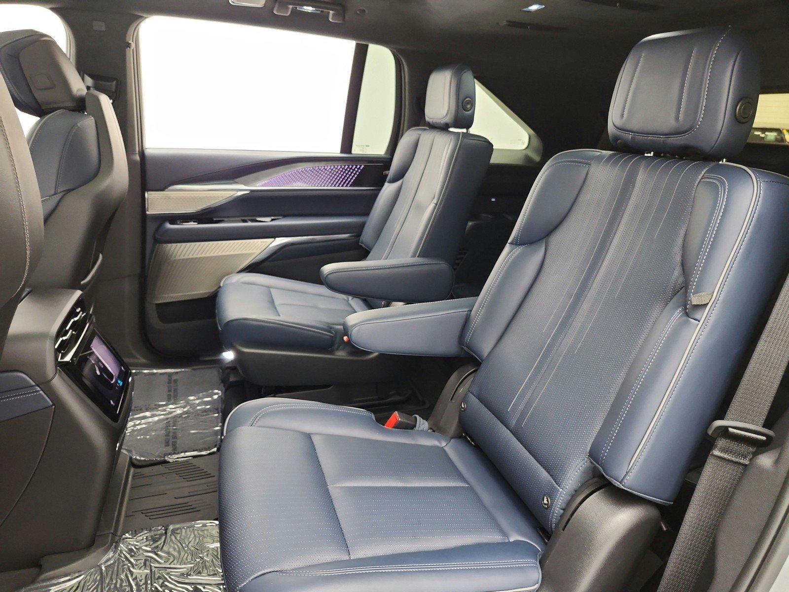 Used 2026 Luna Metallic Cadillac Premium Luxury image 13