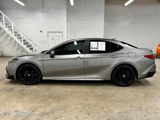 Used 2025  Toyota SE image 4