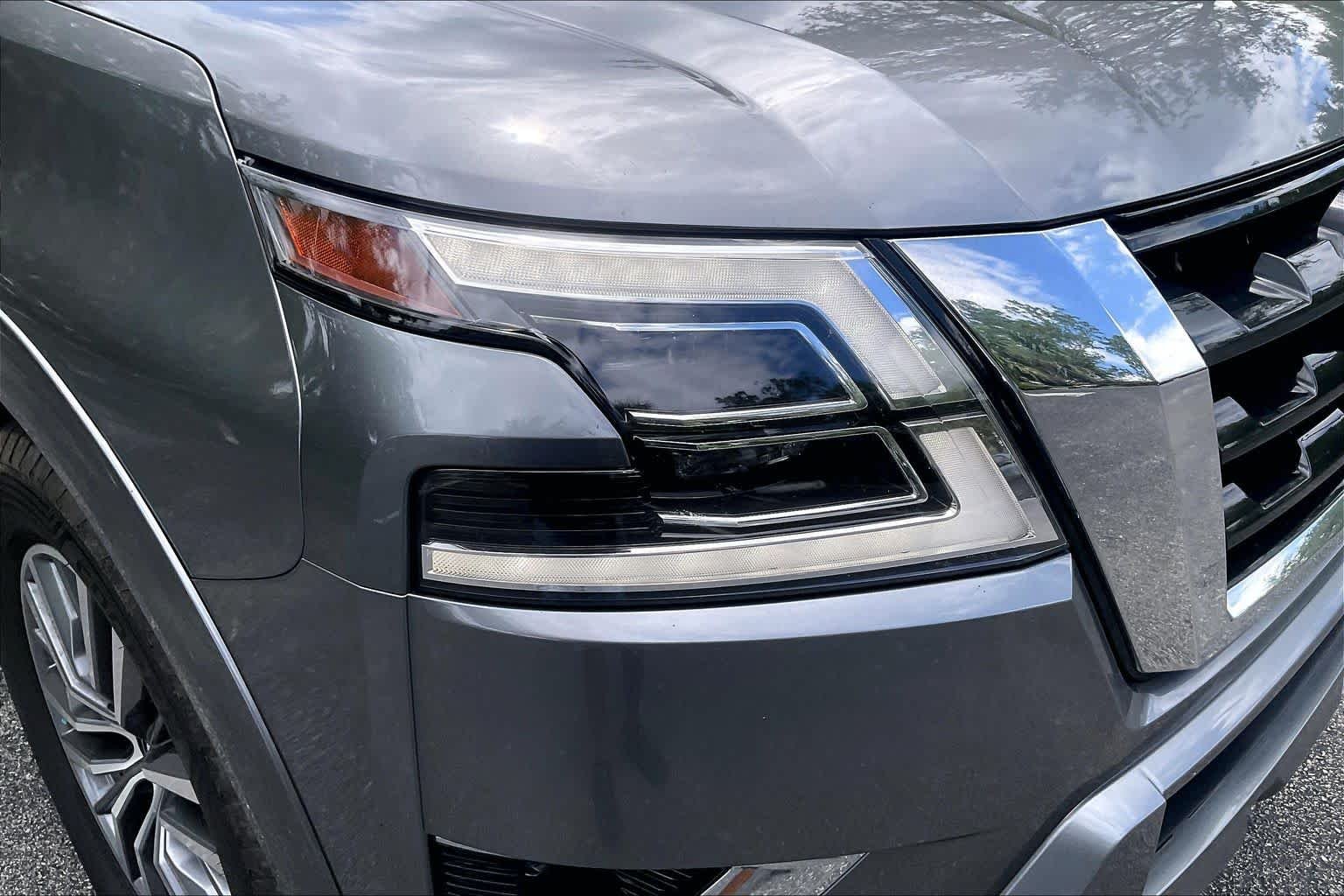 Used 2022 Gun Metallic Nissan SL image 29