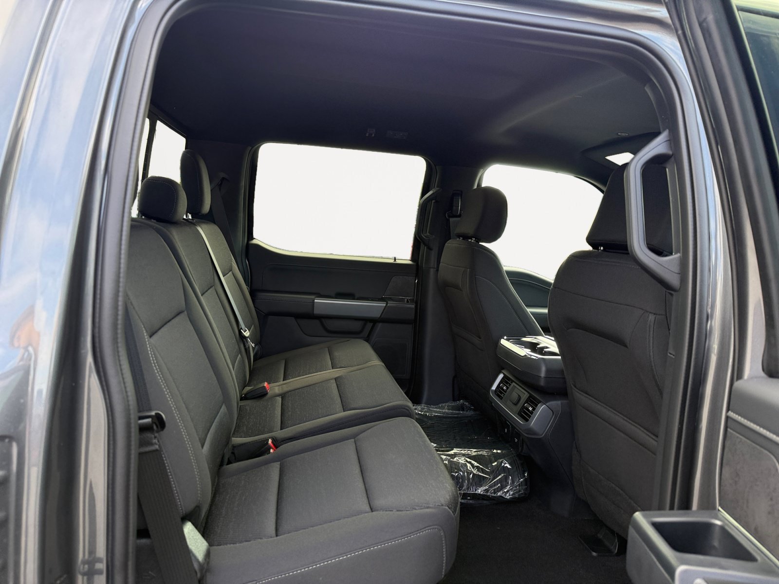 New 2026 Carbonized Gray Metallic Ford XLT image 18