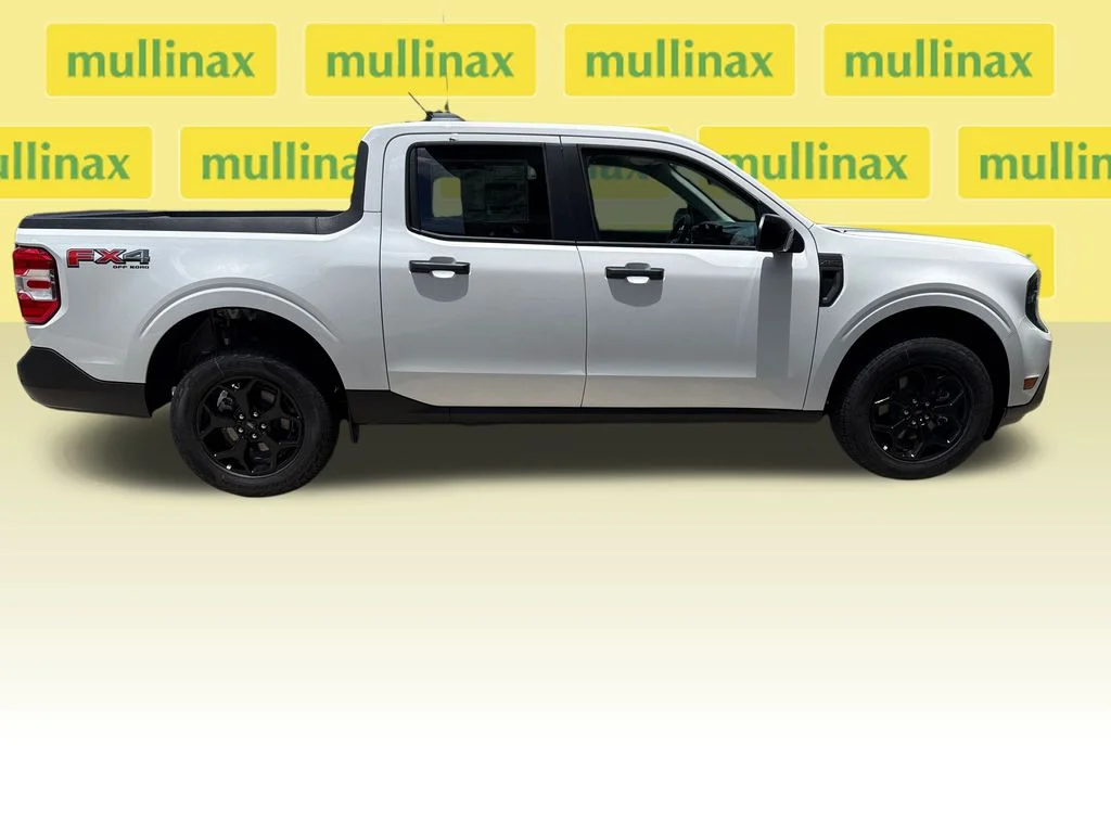 New 2025 White Ford XLT image 16