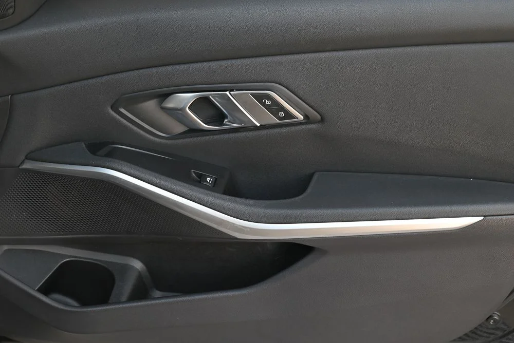 Used 2019 Black BMW 330i image 16