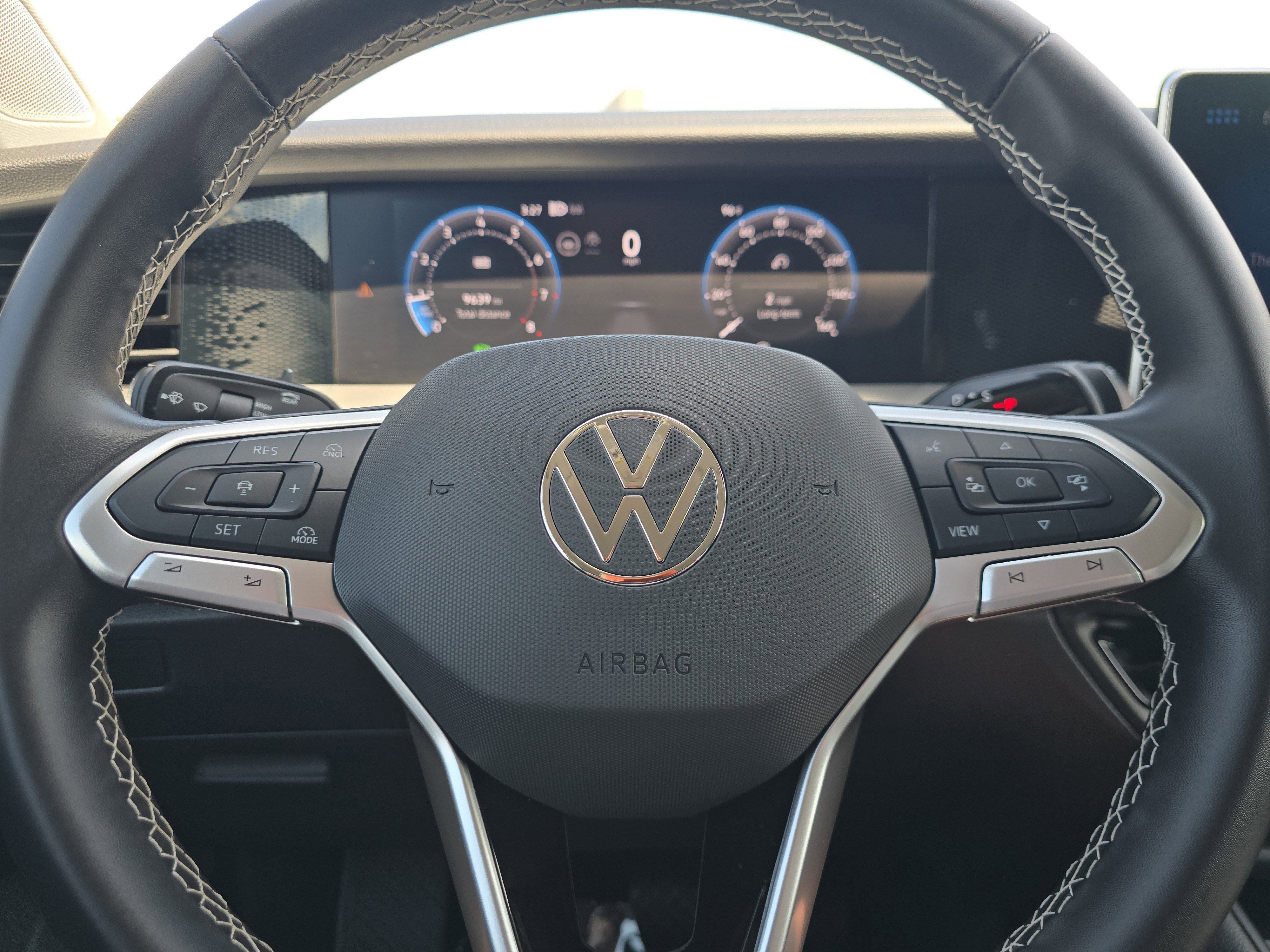 New 2025 Pyrite Silver Metallic Volkswagen SE image 21