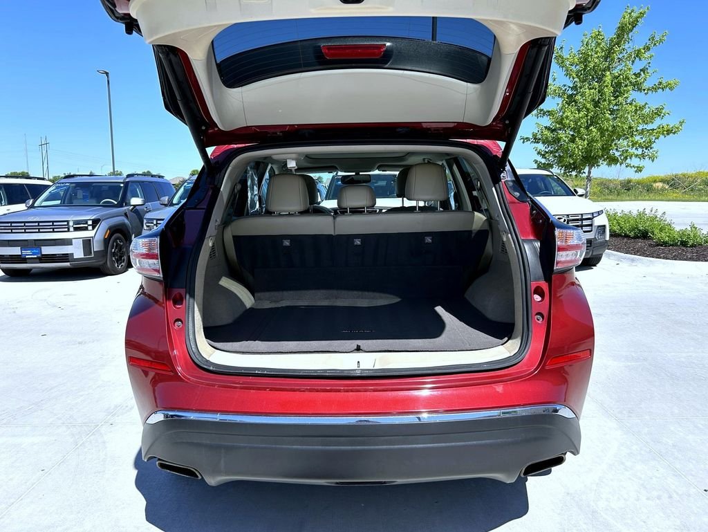 Used 2017 Red Nissan Platinum image 22