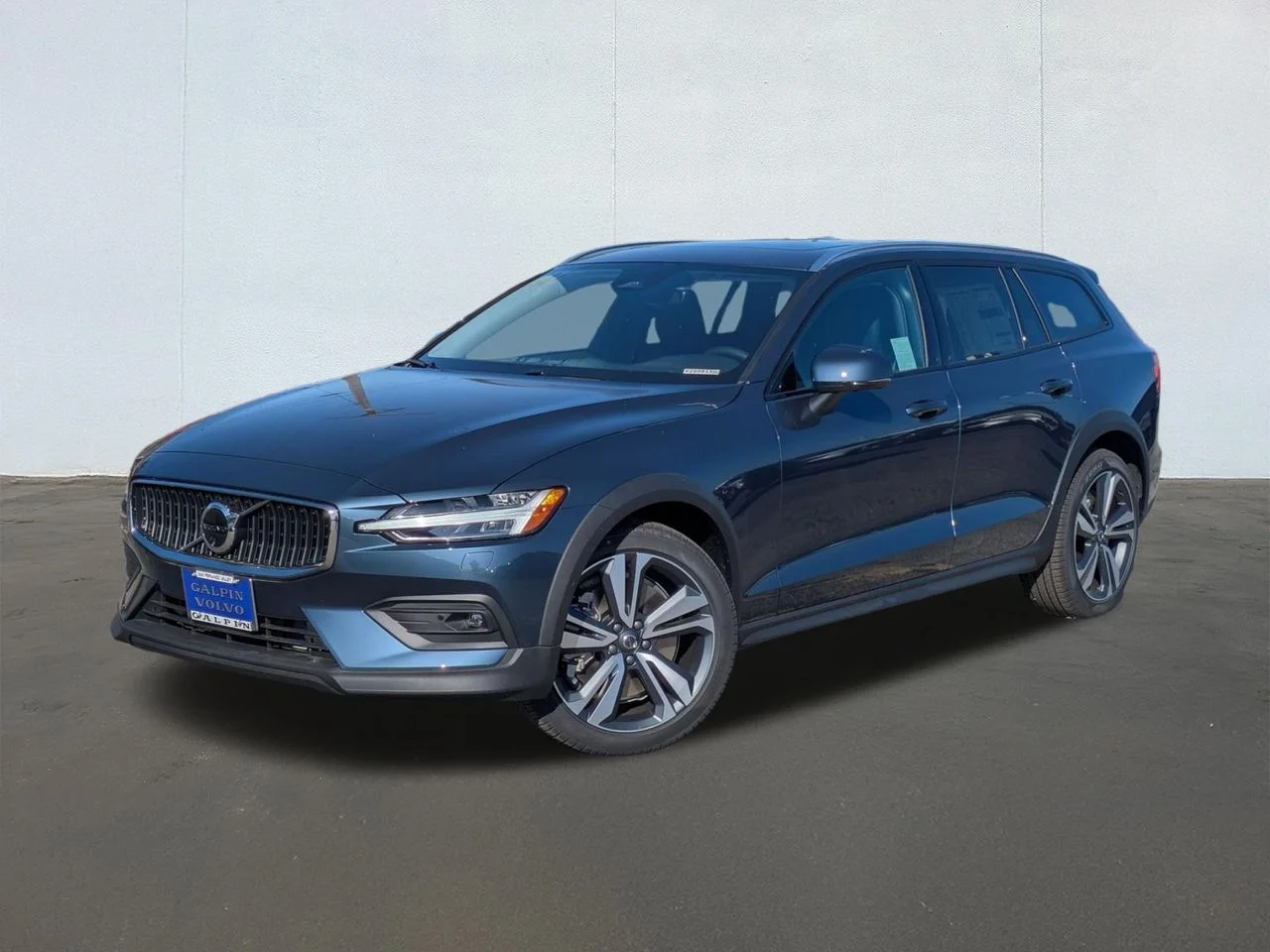 2026 Volvo V60 Cross Country B5 Plus AWD's photo