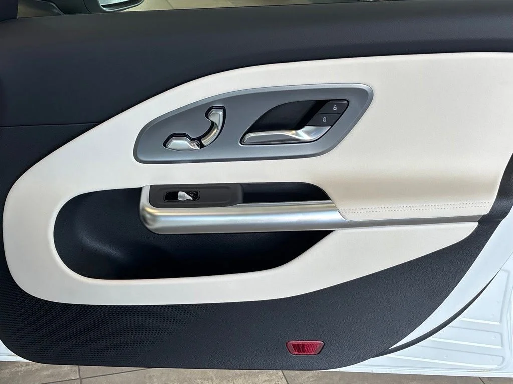 Used 2027 White Mercedes-Benz 220 Hybrid image 20