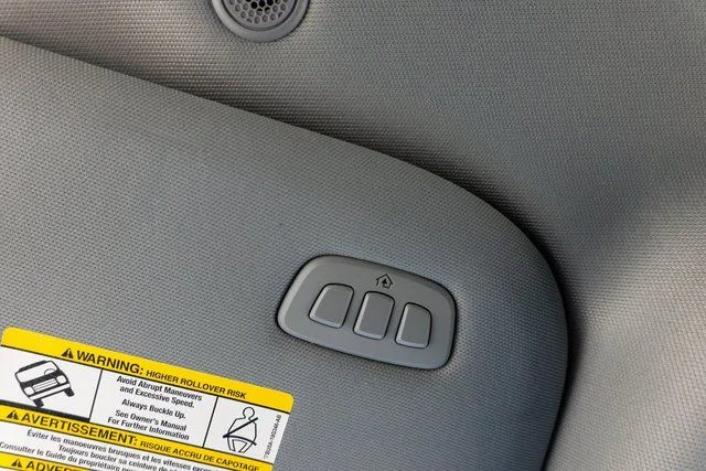 Used 2023  Ford Lariat image 32