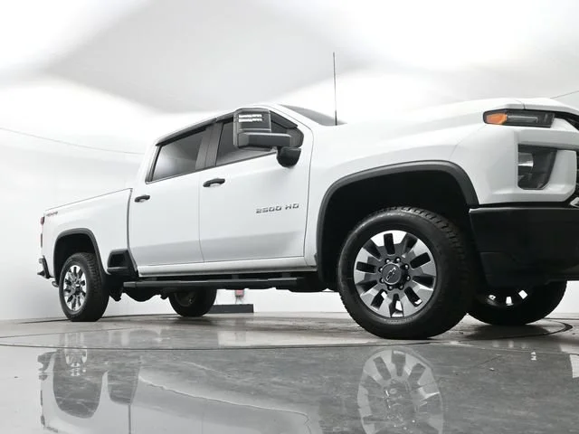Used 2022 SUMMIT WHITE Chevrolet Custom image 20
