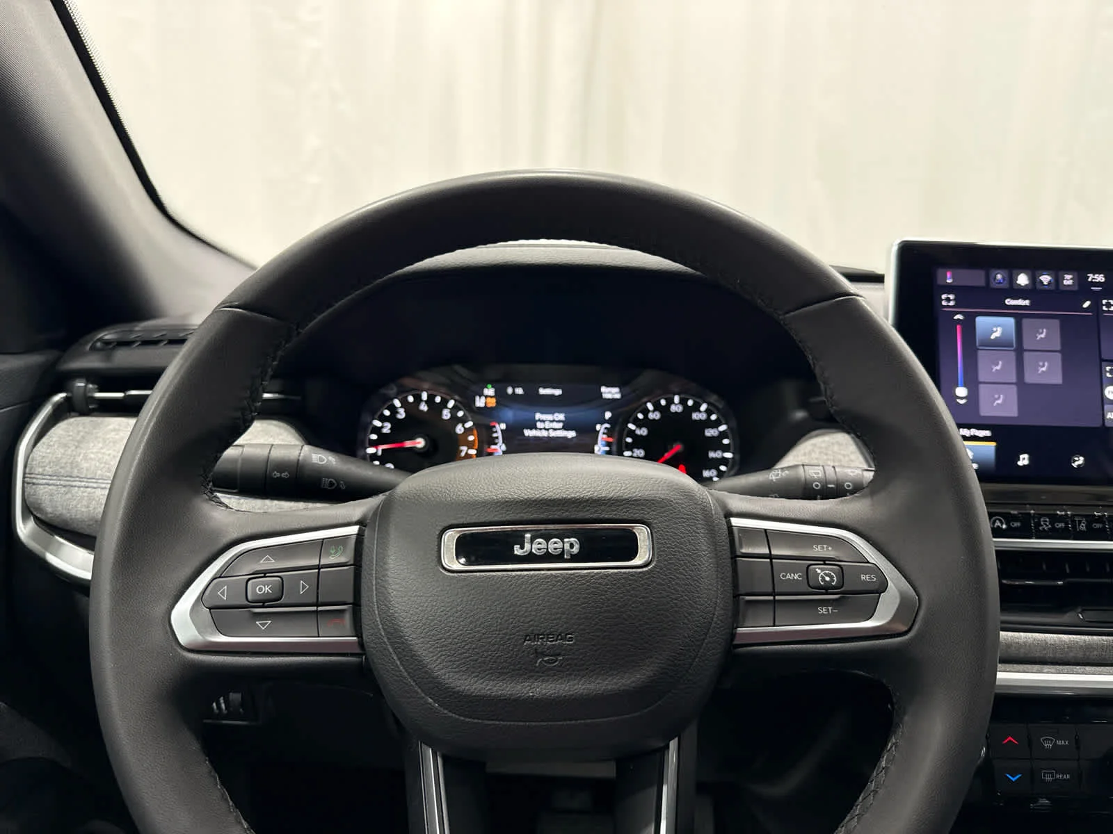 Used 2024 Sil/silver Jeep Latitude image 23