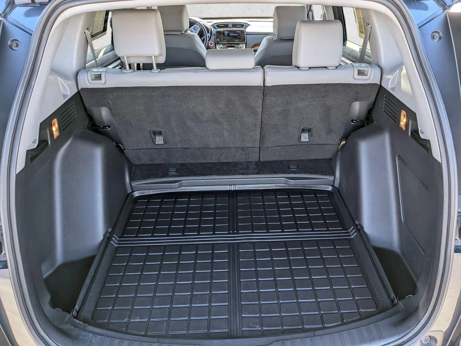 Used 2018 Silver/Gray Honda Touring image 6