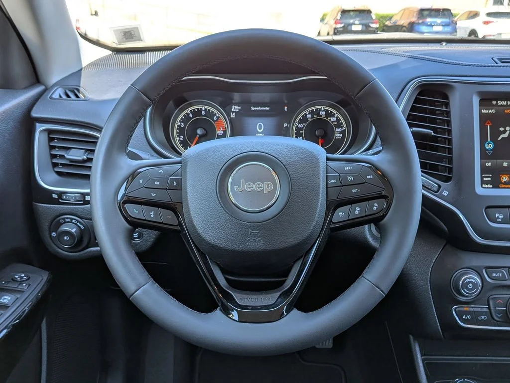 Used 2023 Black Jeep Altitude image 14