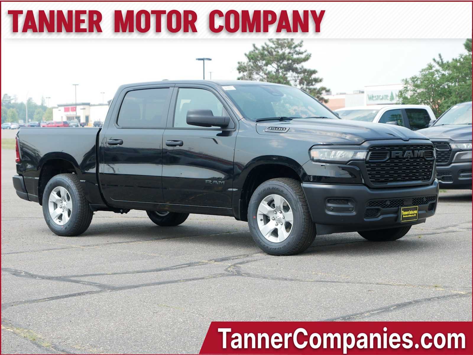 Diamond Black Crystal Pearl-Coat Exterior Paint 2026 RAM 1500 Tradesman Crew Cab 4WD Pickup Truck Four-Wheel Drive 8-Speed Automatic