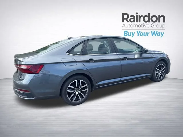 Used 2025  Volkswagen SE image 7