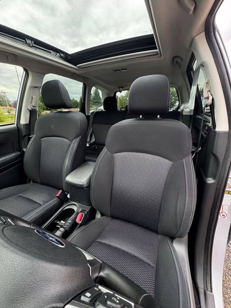 Used 2018 Ice Silver Metallic Subaru 2.5i Premium image 32