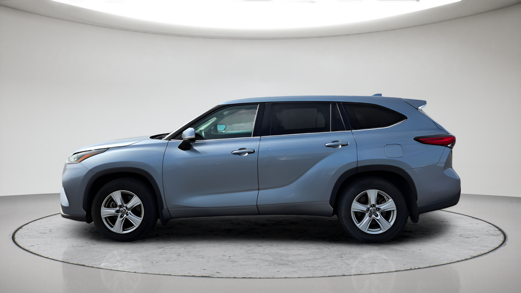 Used 2021  Toyota LE image 6