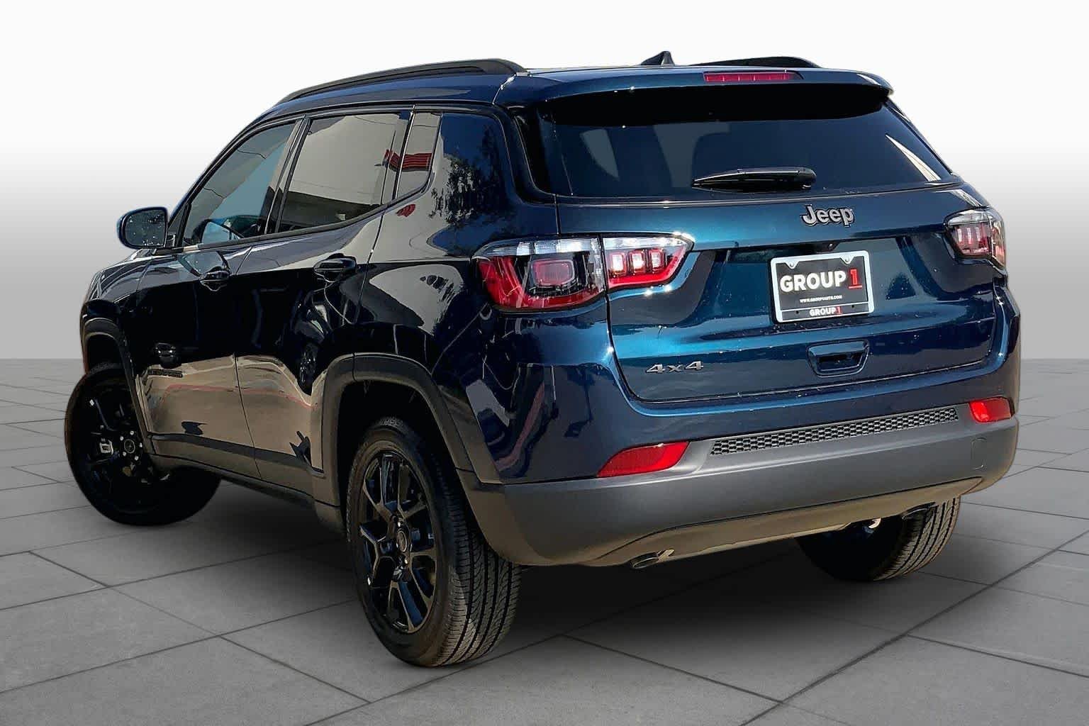 New 2026 Fathom Blue Pearl Coat Jeep Latitude Altitude image 12