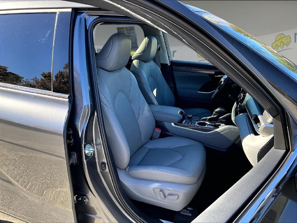 Used 2023 Gray Toyota Platinum image 11