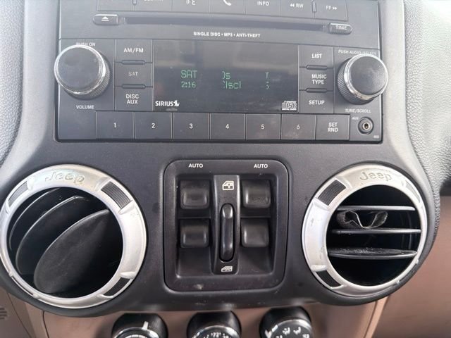 Used 2016 Silver Jeep Unlimited Sahara image 18