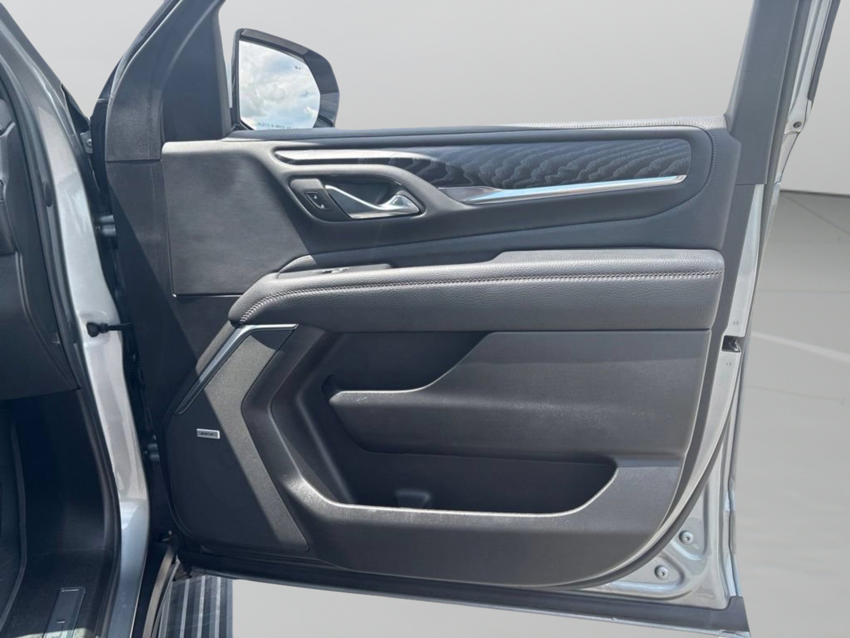 Used 2023 Sterling Metallic GMC Denali image 32