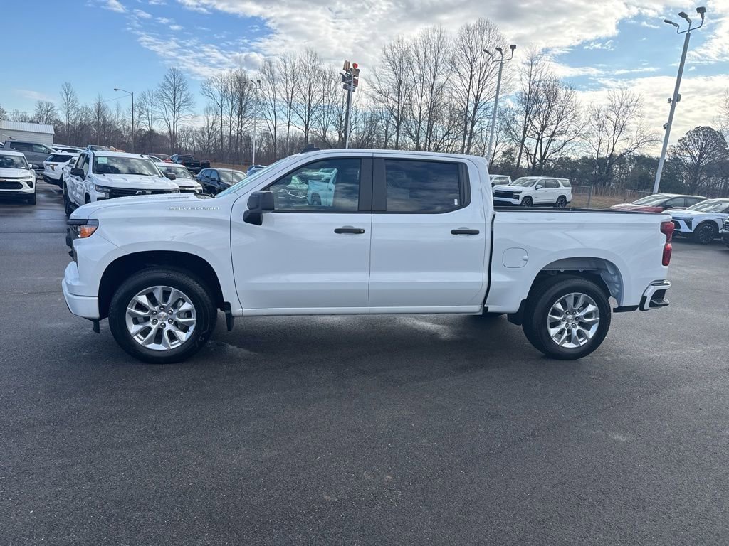 View vehicle photo 2